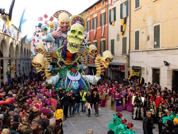 A Carnevale ogni NOLEGGIO VALE! Scopri i Carnevali più Famosi d'Italia con Blurent